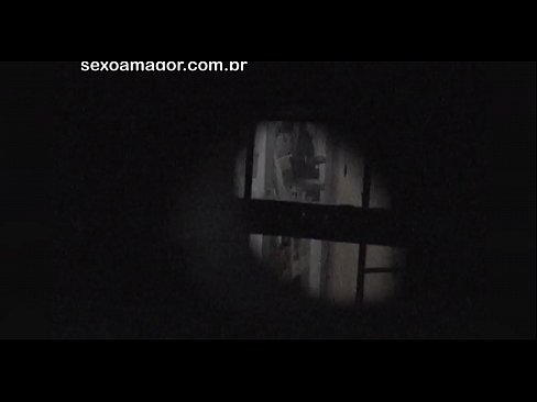 ❤️ Blondie estas sekrete filmita fare de najbara voyeur kaŝita malantaŭ kavaj brikoj ❤ Seksofilmeto ĉe ni ❌️❤